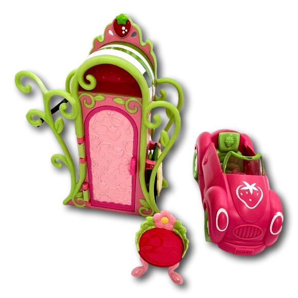 Hasbro Strawberry Shortcake Lot 5 includes 3 Dolls Car Wardrobe plus Accessories - Picture 4 of 6